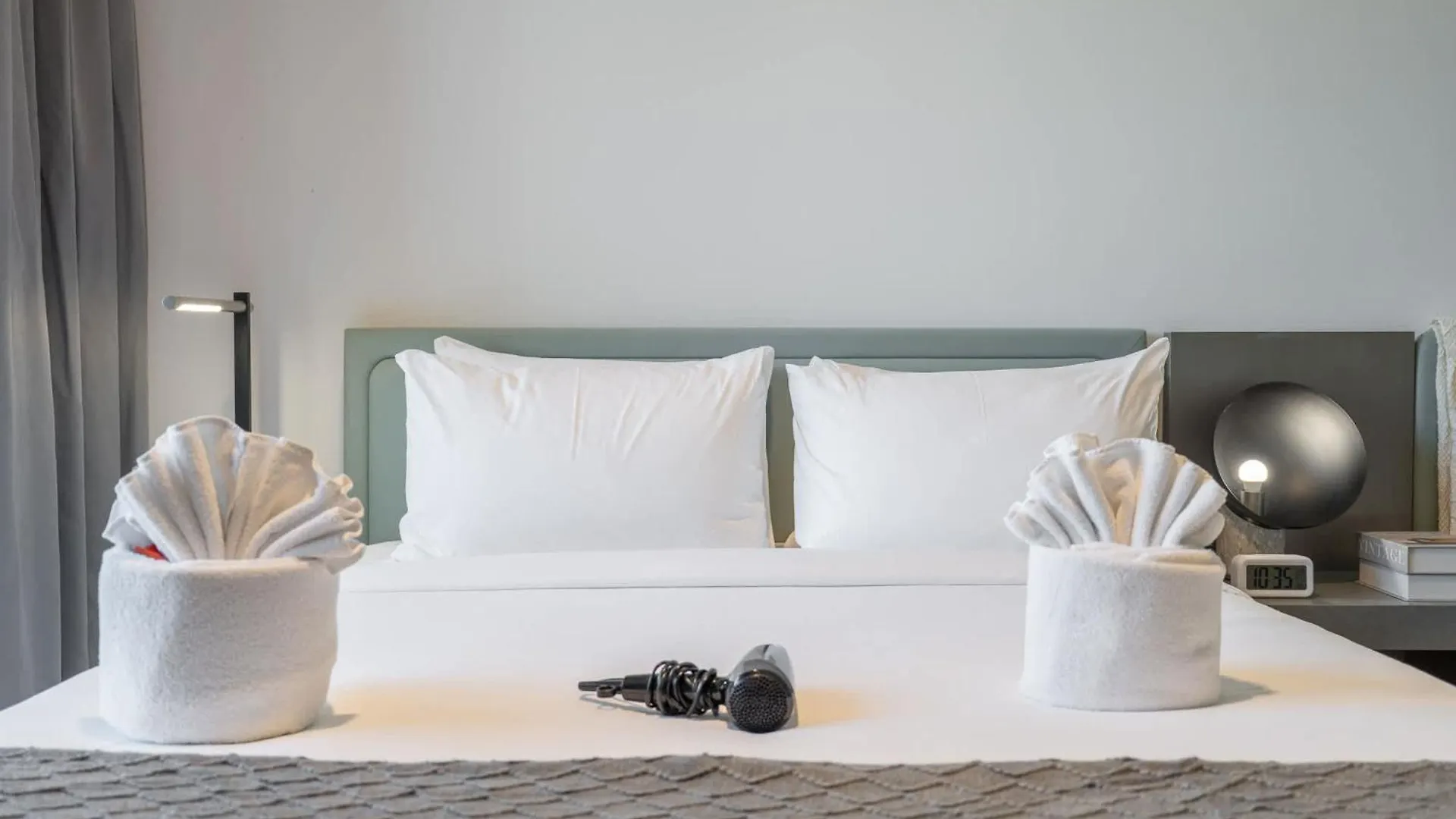 Modern And Stunning Studio In Mag 910 Mbr City 두바이